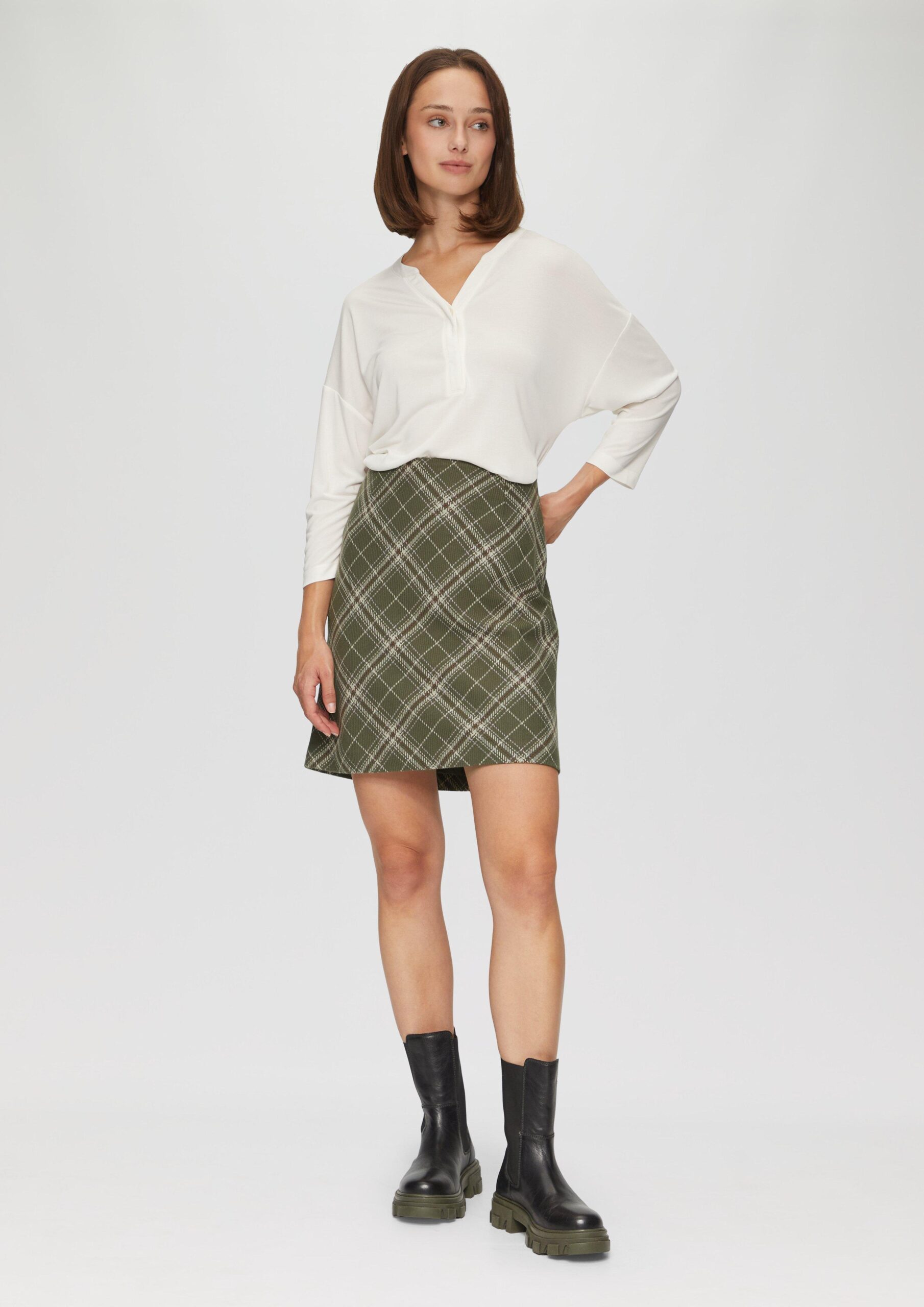 Kurzer Rock mit Web-Karo