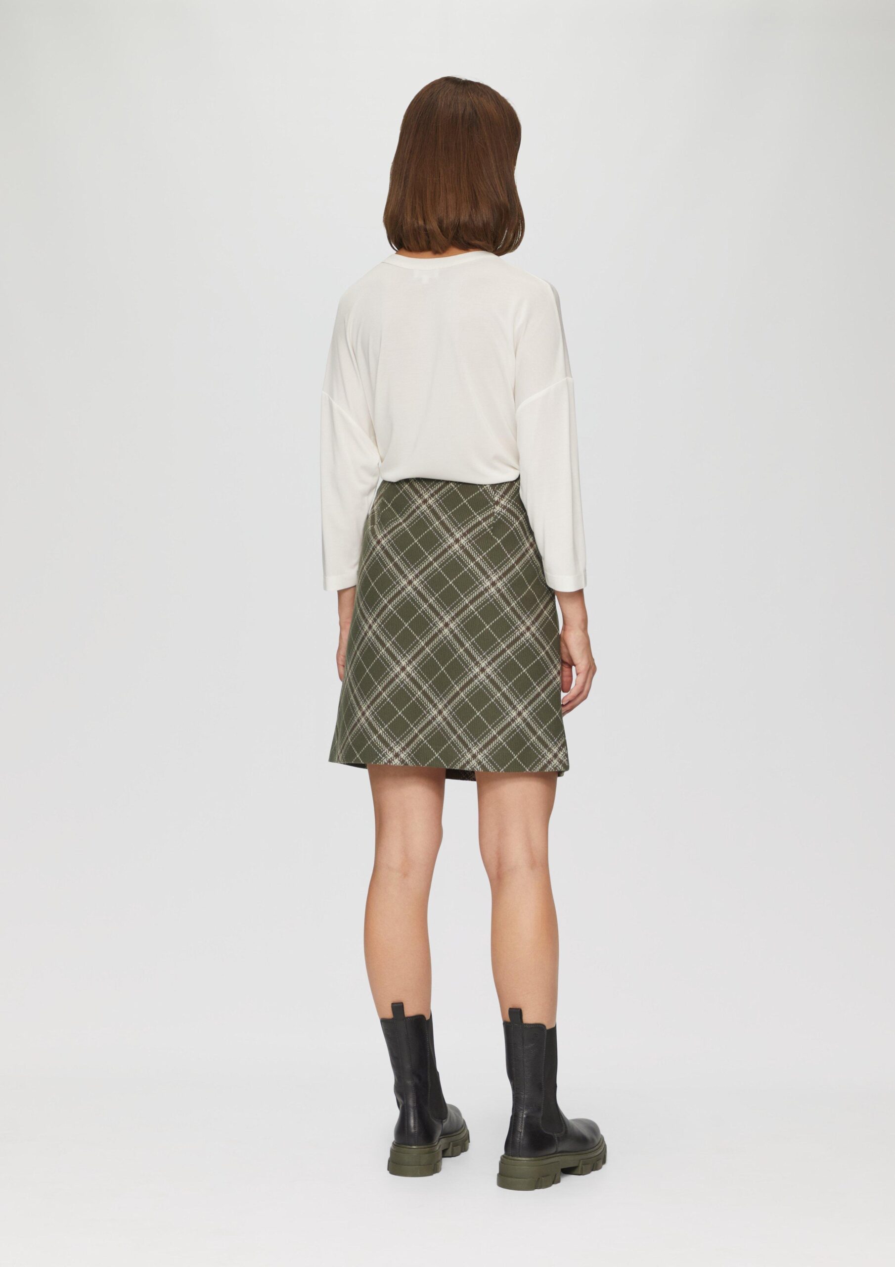 Kurzer Rock mit Web-Karo