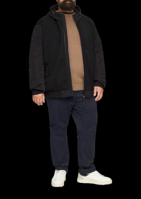 Jacke mit innovativem Materialmix und Kapuze