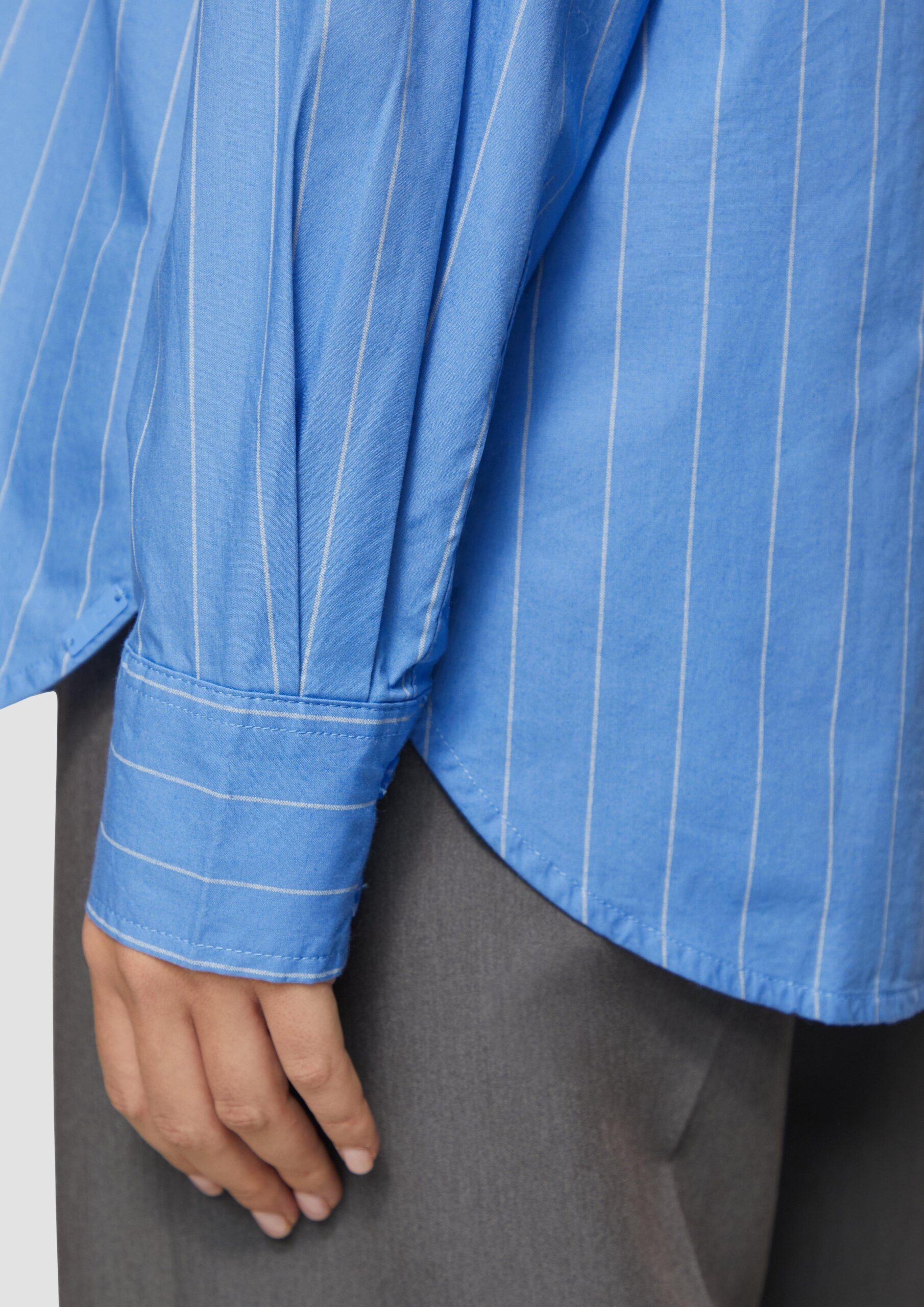 Oversized-Hemdbluse mit Nadelstreifen