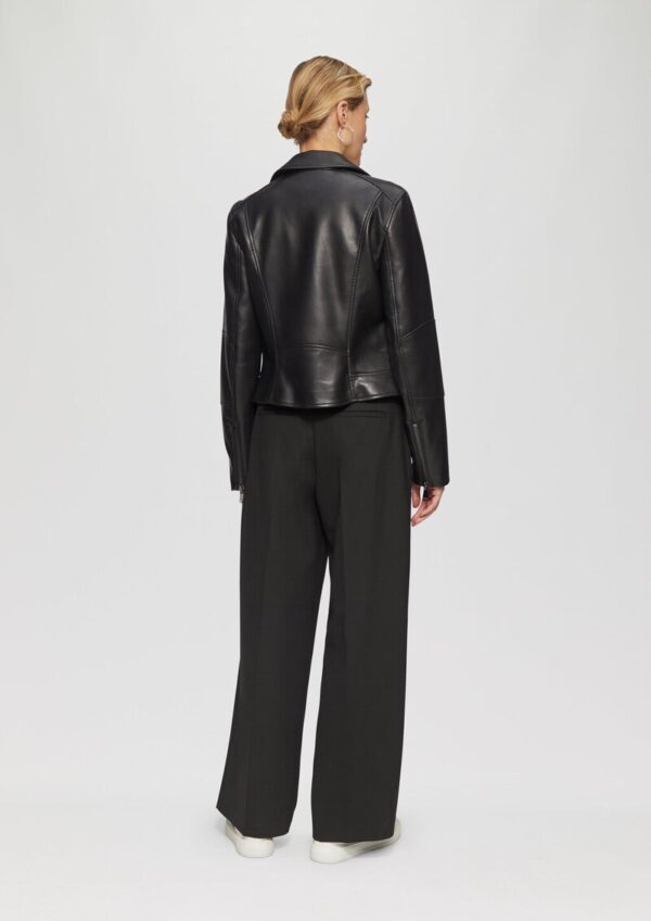 Schmal geschnittene Kunstleder-Jacke mit Reverskragen