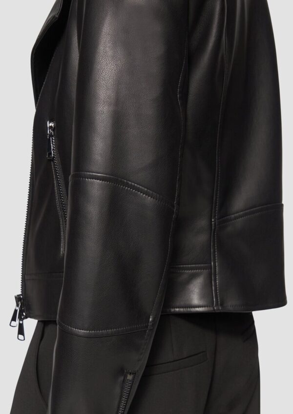 Schmal geschnittene Kunstleder-Jacke mit Reverskragen