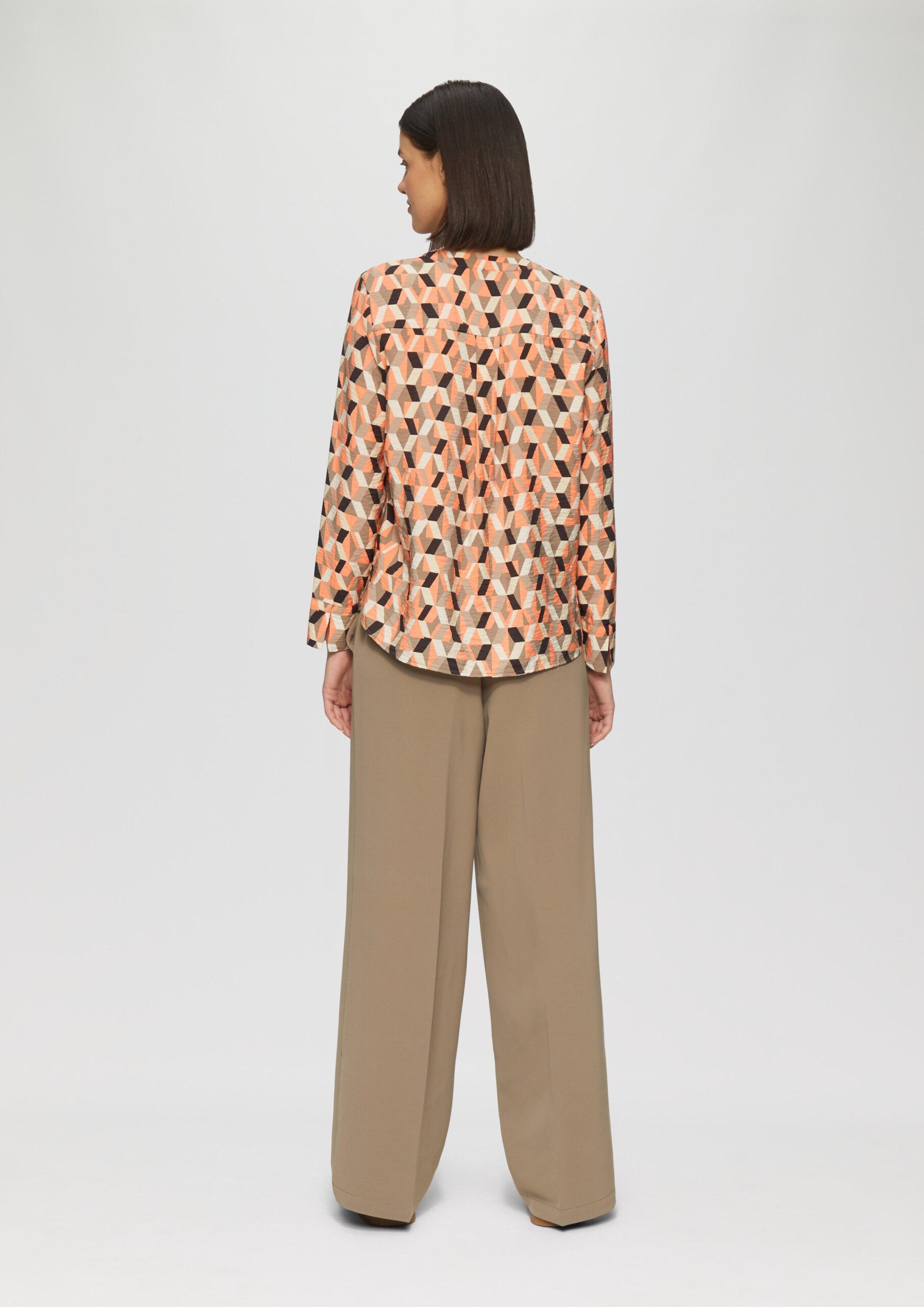 Strukturierte Bluse mit V-Ausschnitt