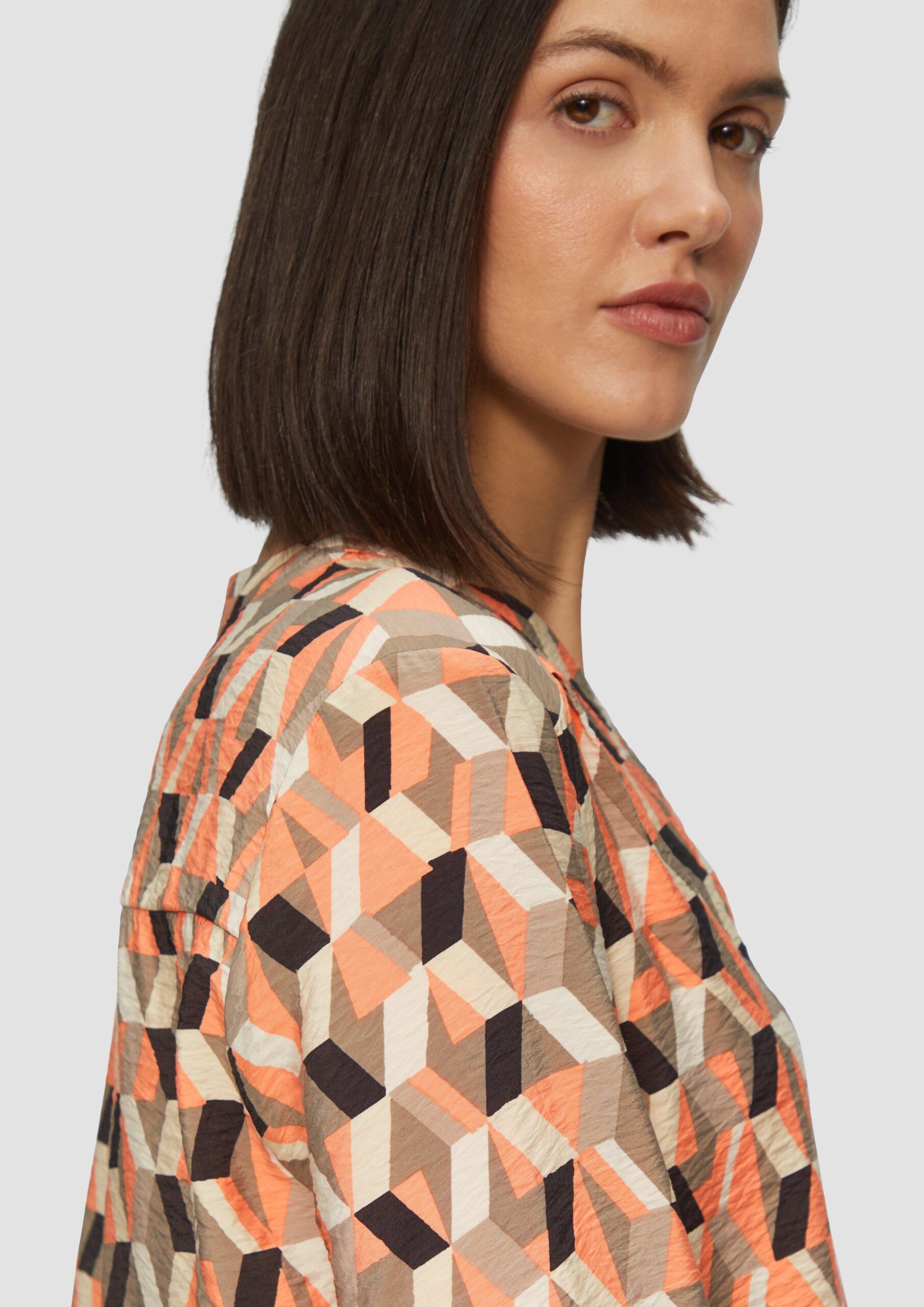 Strukturierte Bluse mit V-Ausschnitt