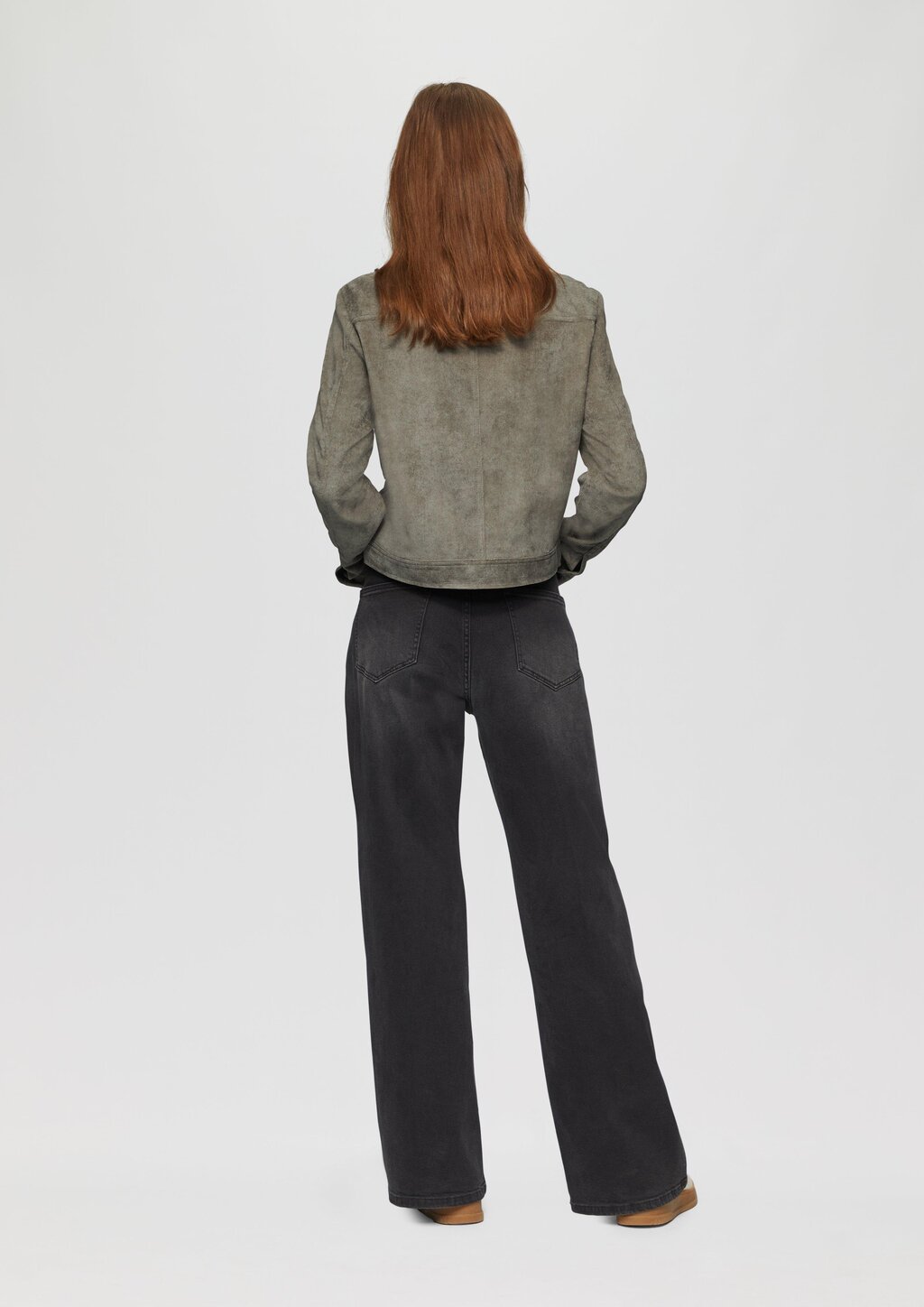 Kurze Cordjacke mit aufgesetzten Taschen