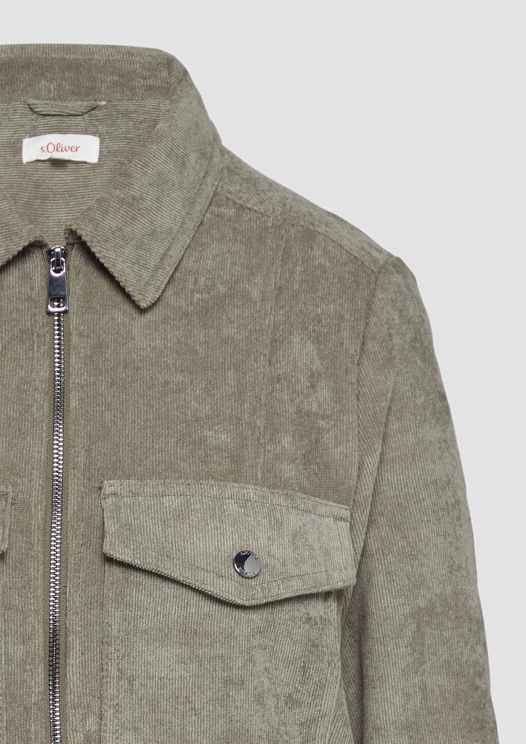 Kurze Cordjacke mit aufgesetzten Taschen