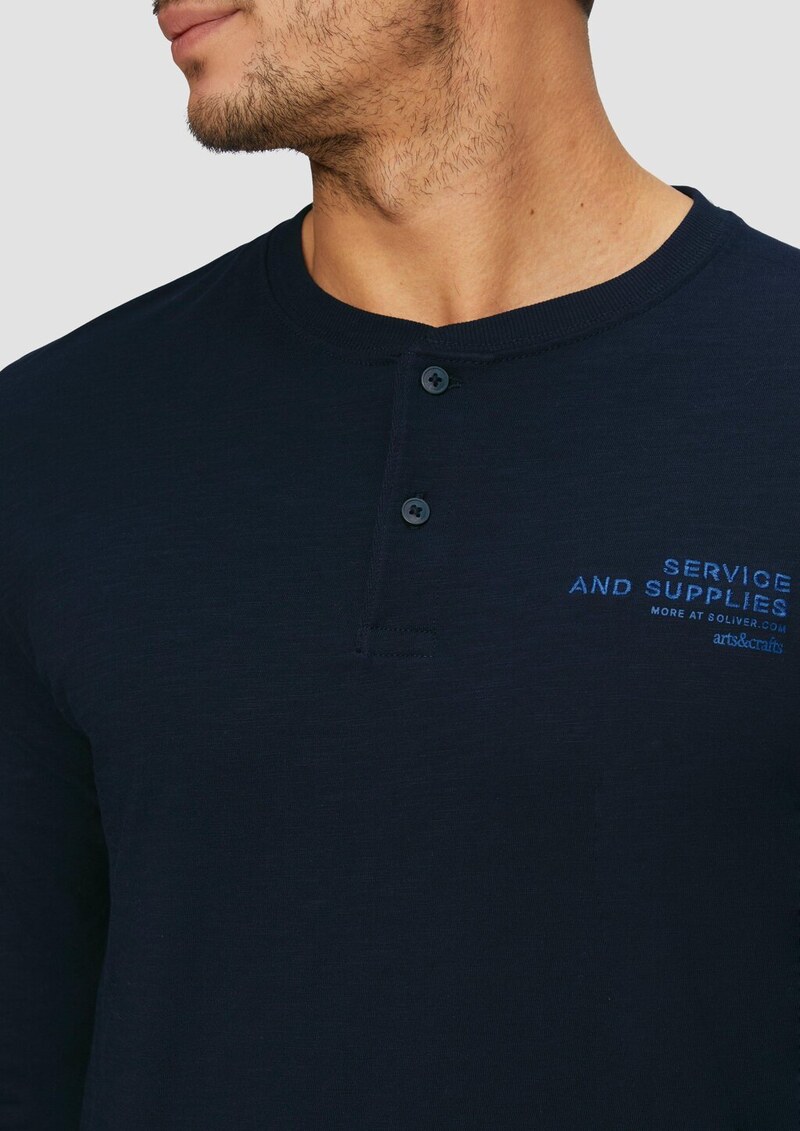 Henley-Shirt mit Flammgarnstruktur und Stickerei