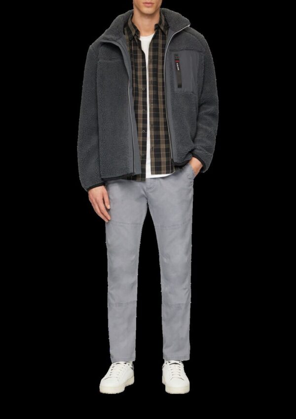 Sportive Chino im Utility-Stil