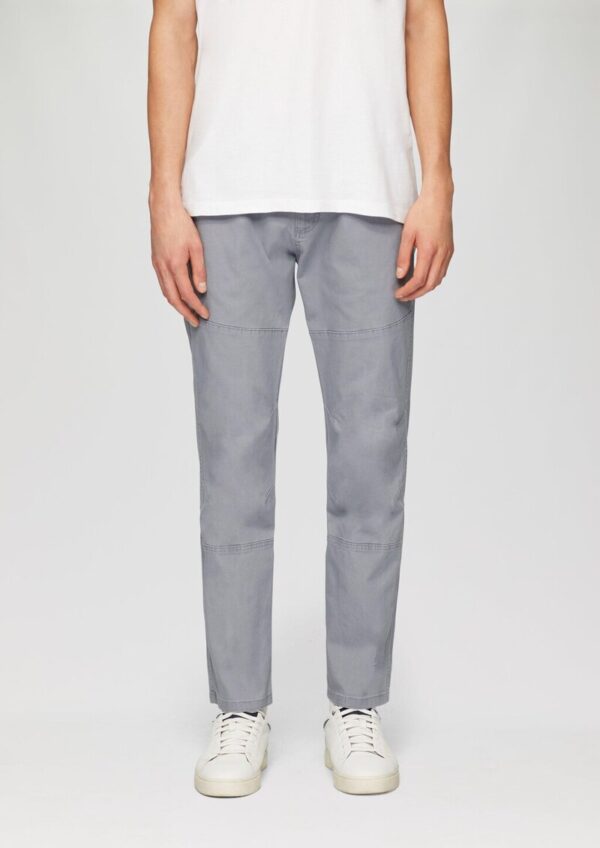 Sportive Chino im Utility-Stil