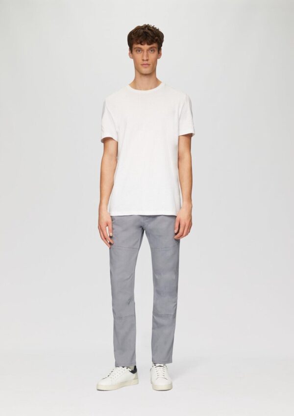 Sportive Chino im Utility-Stil