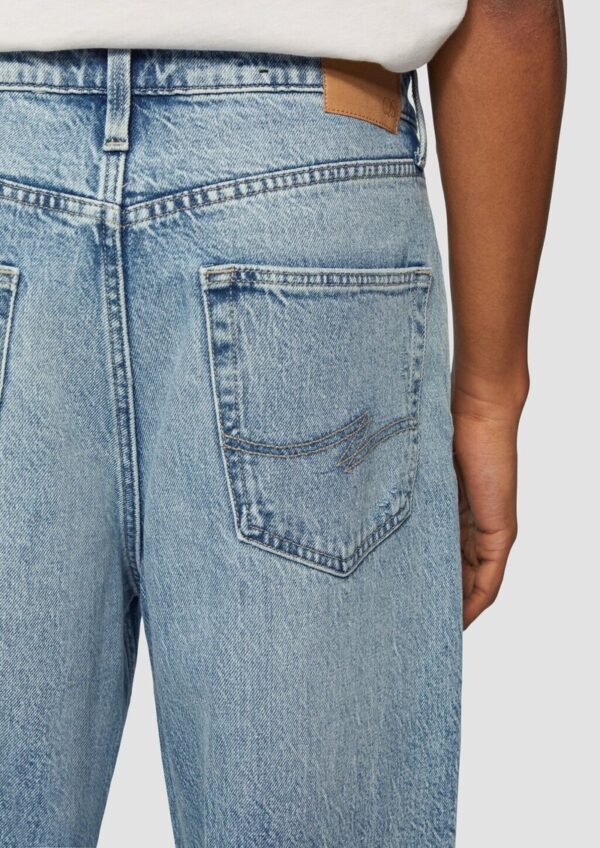 Denim / Loose Fit / Mid Rise / Straight Leg