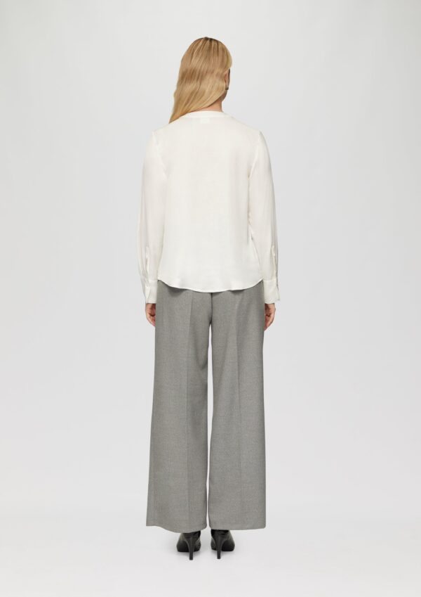 Elegante Bluse mit verdeckter Knopfleiste