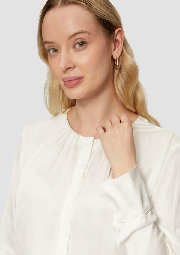 Elegante Bluse mit verdeckter Knopfleiste