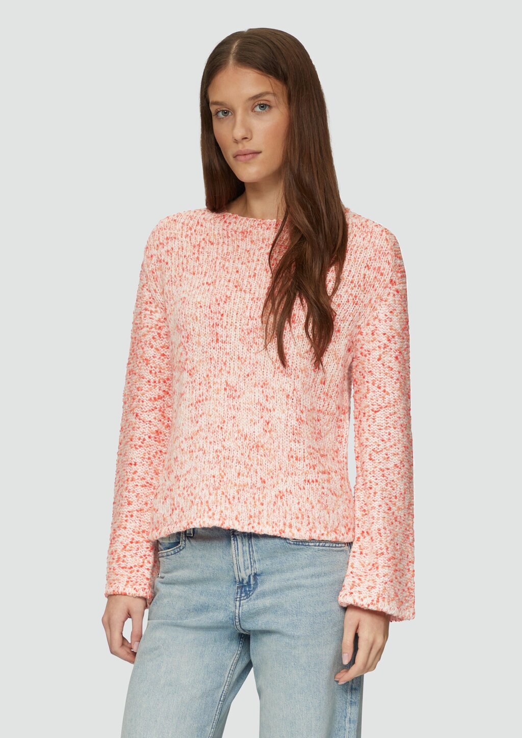 Melierter Strickpullover mit weiten Ärmeln