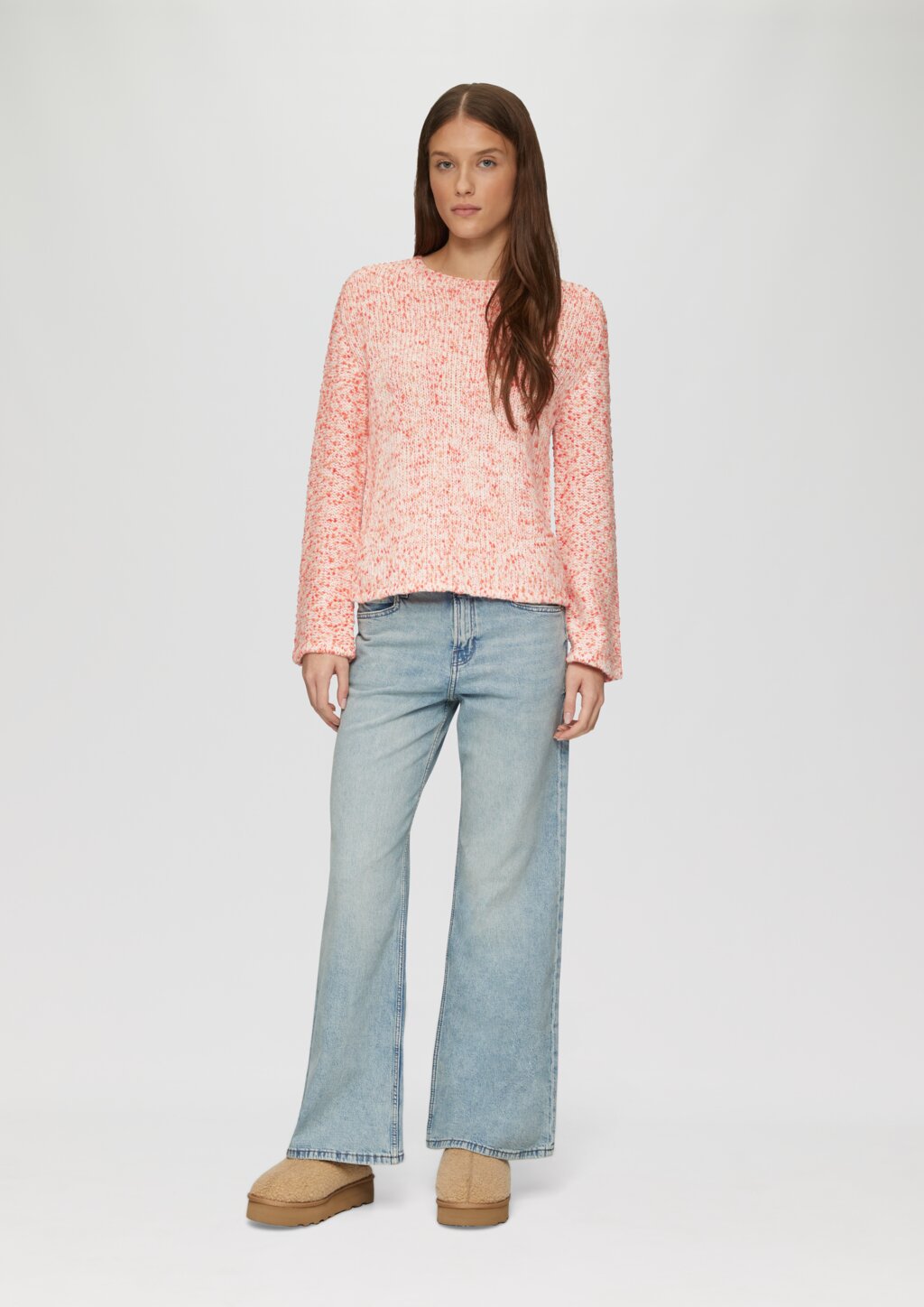 Melierter Strickpullover mit weiten Ärmeln