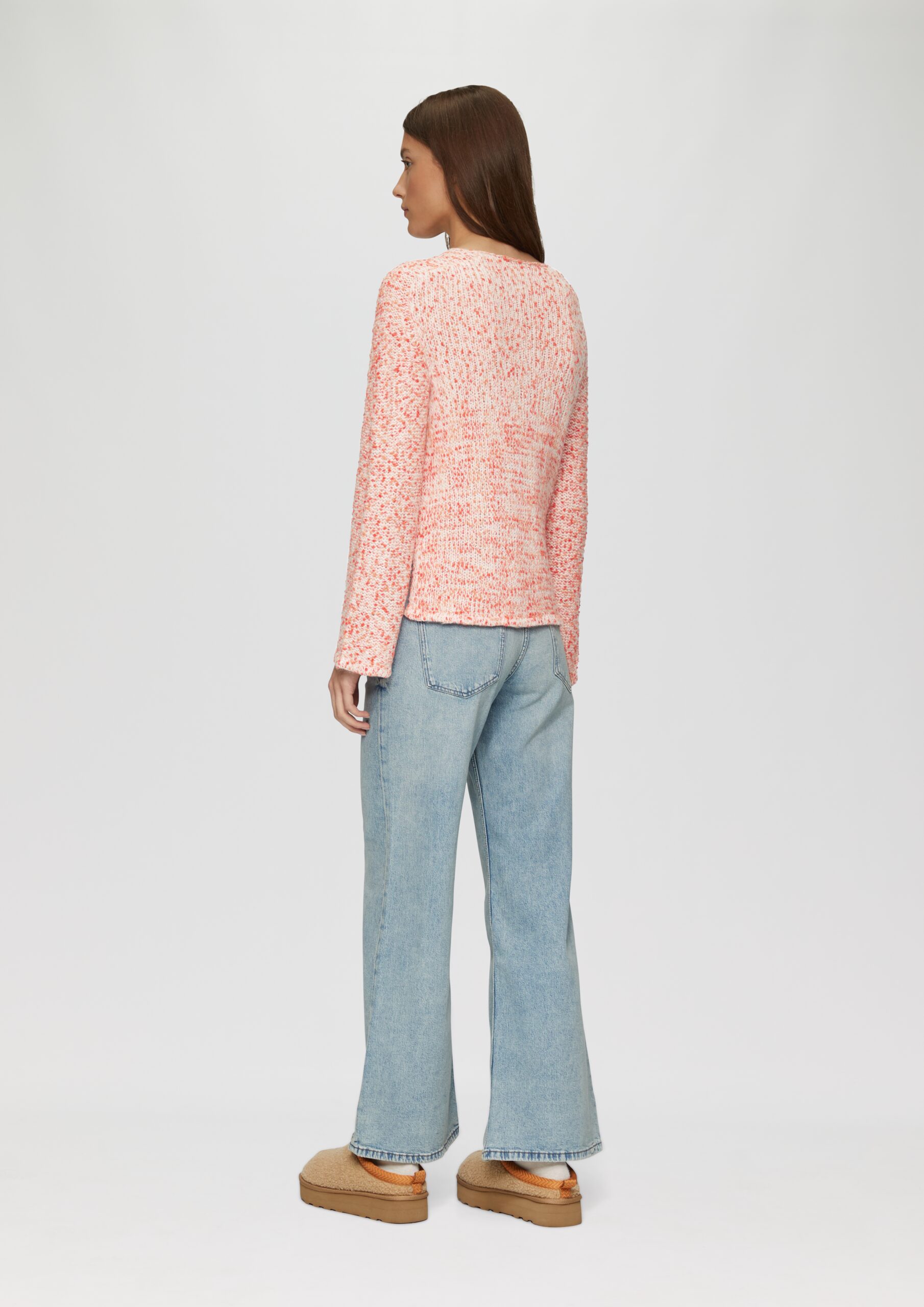 Melierter Strickpullover mit weiten Ärmeln