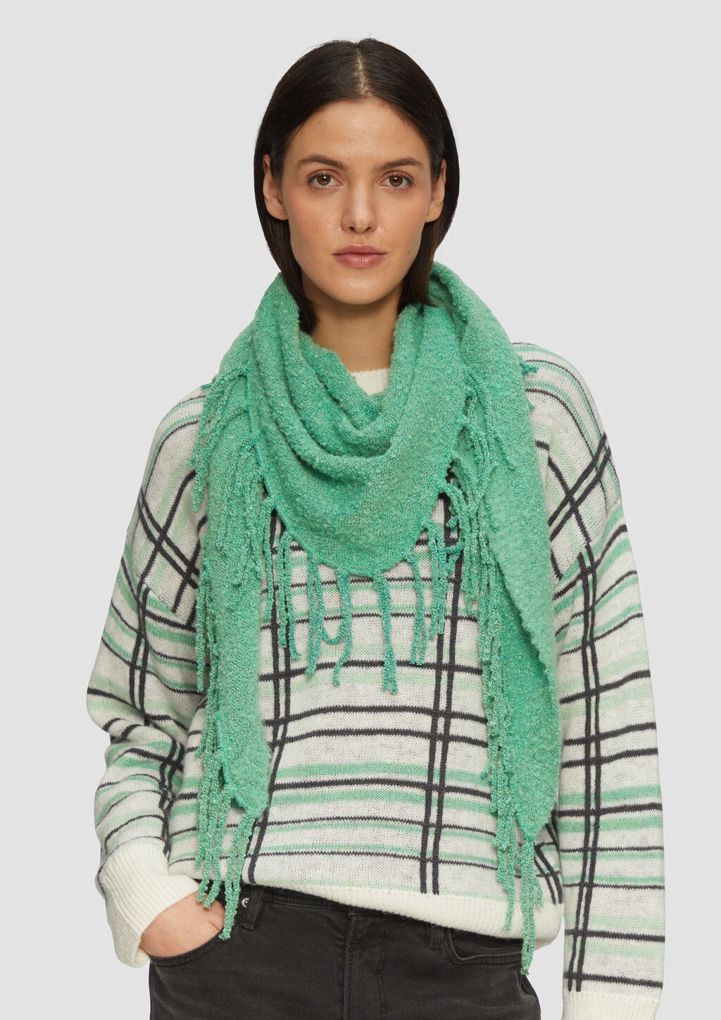 Bouclé-Tuch mit Fransen