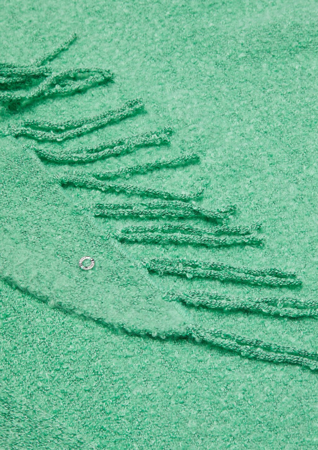 Bouclé-Tuch mit Fransen