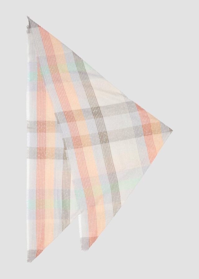 Quadratischer Schal mit Karomuster