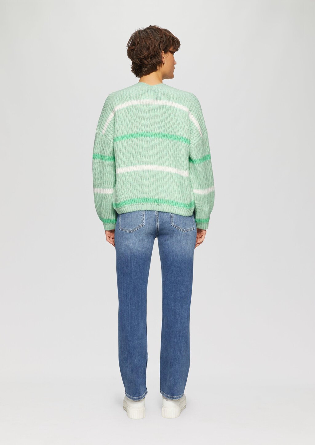 Kurzer Cardigan mit überschnittenen Schultern