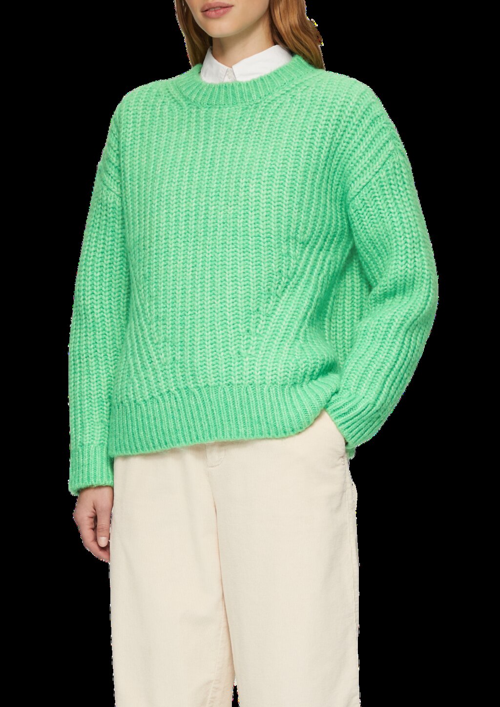 Weicher Grobstrickpullover mit überschnittenen Schultern