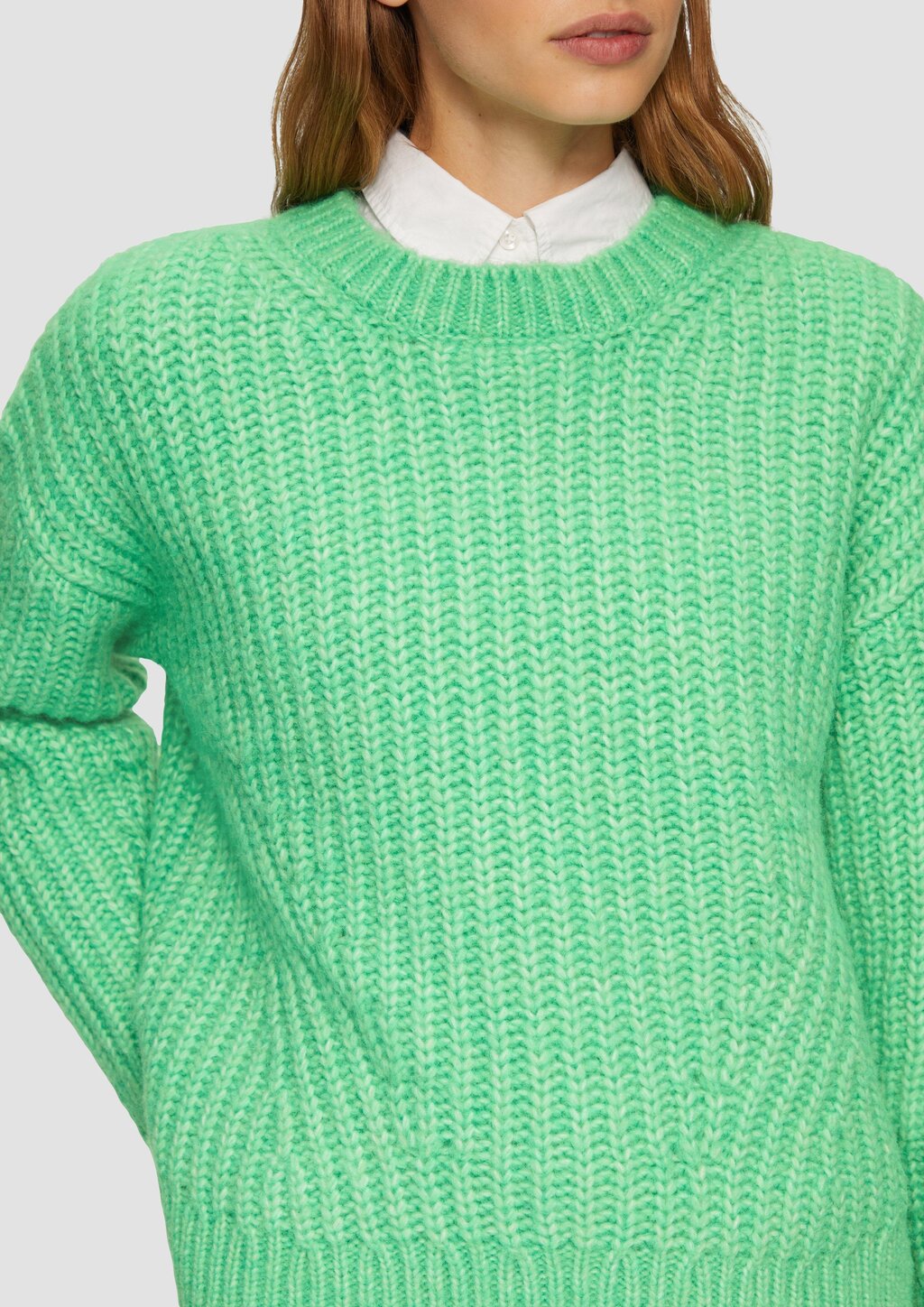 Weicher Grobstrickpullover mit überschnittenen Schultern