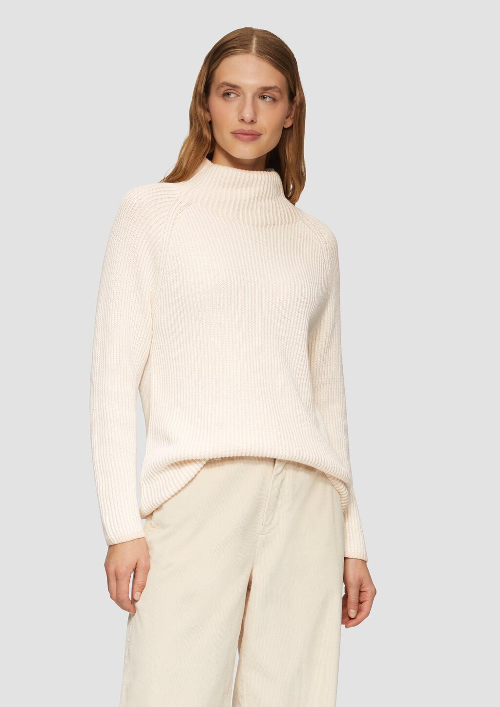 Zweifarbiger Strickpullover mit Stehkragen