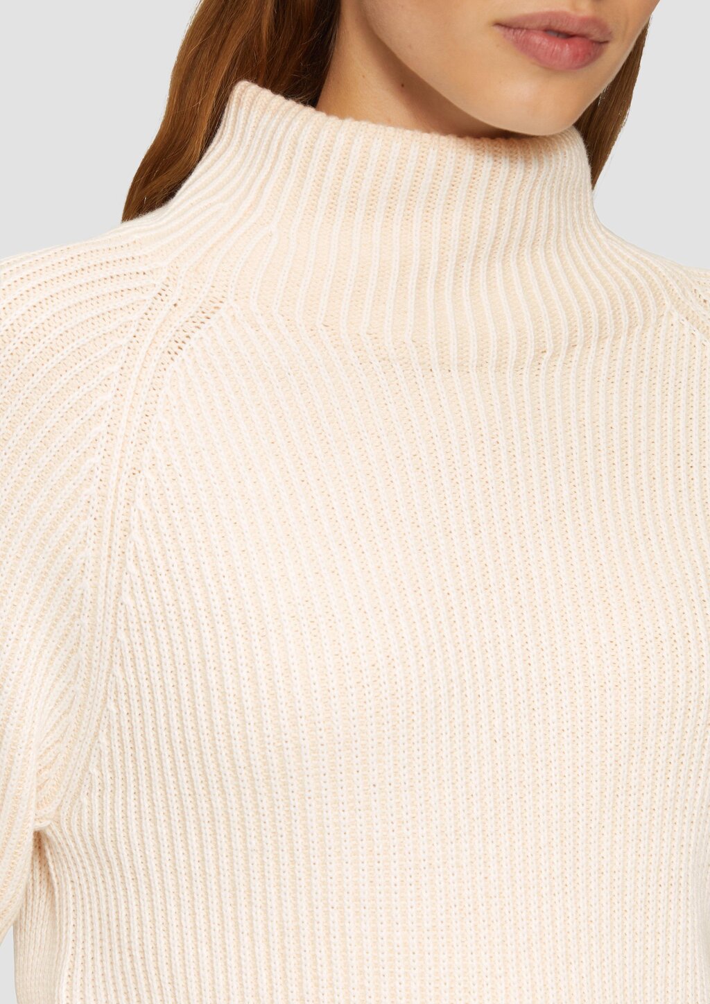 Zweifarbiger Strickpullover mit Stehkragen