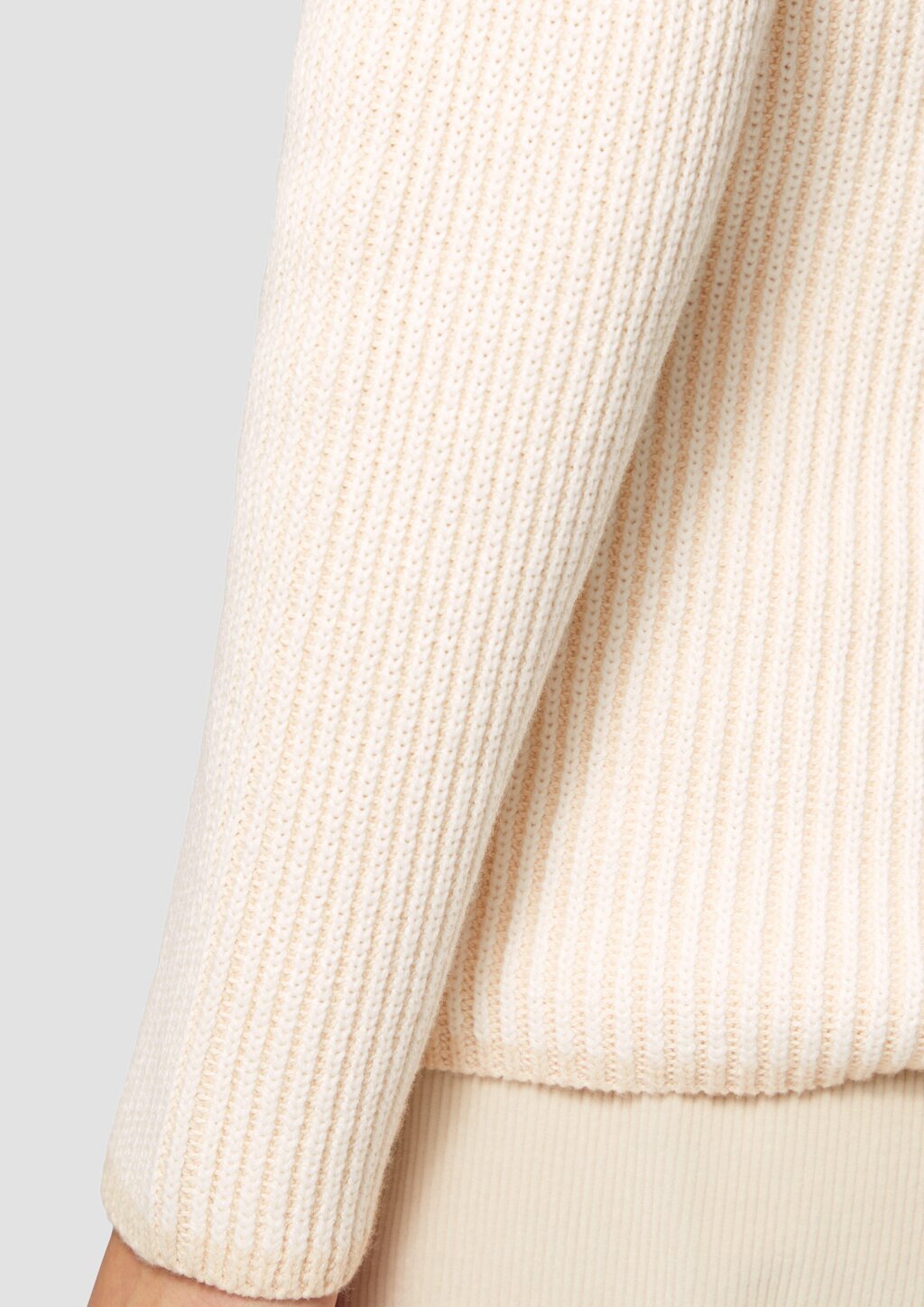 Zweifarbiger Strickpullover mit Stehkragen