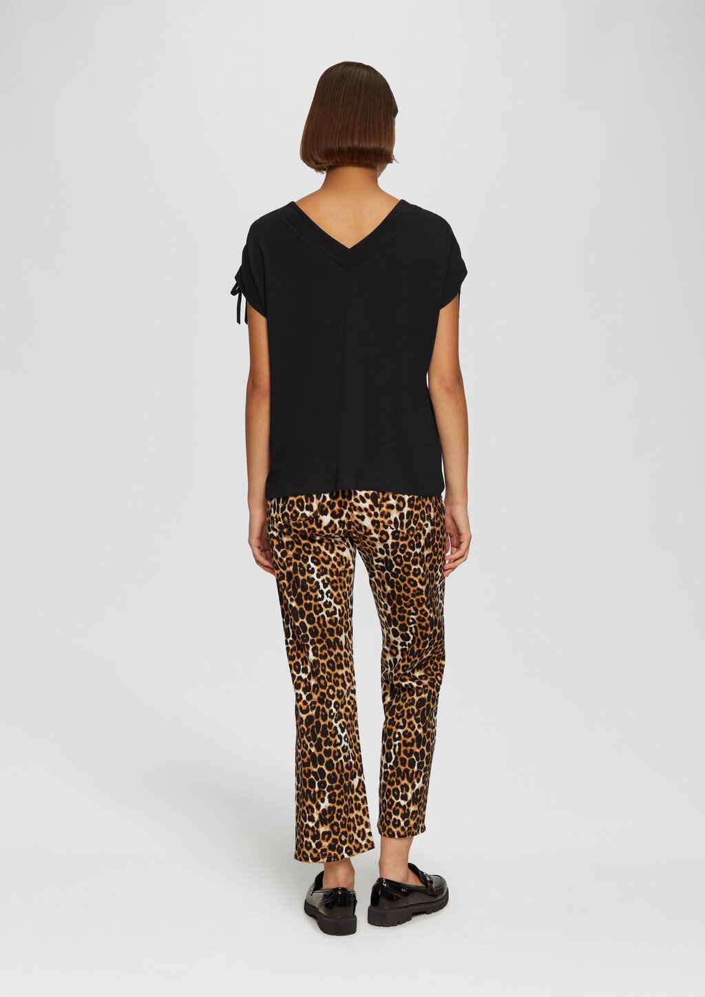 V-Neck Shirt mit Raffung an den Schultern