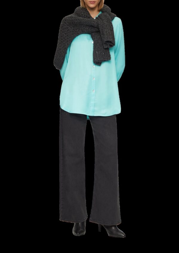 Longbluse aus Viskosesatin mit Perlmuttknöpfen