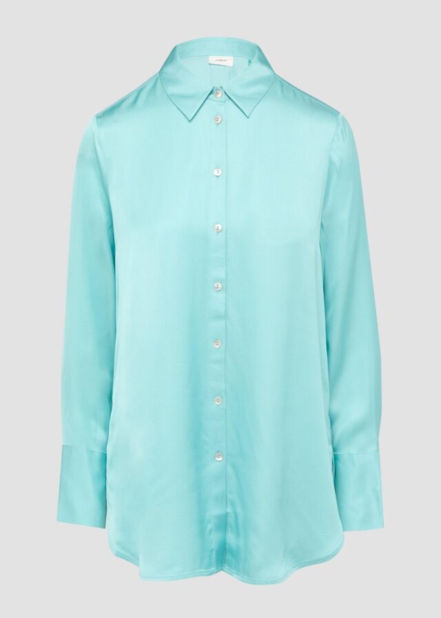 Longbluse aus Viskosesatin mit Perlmuttknöpfen