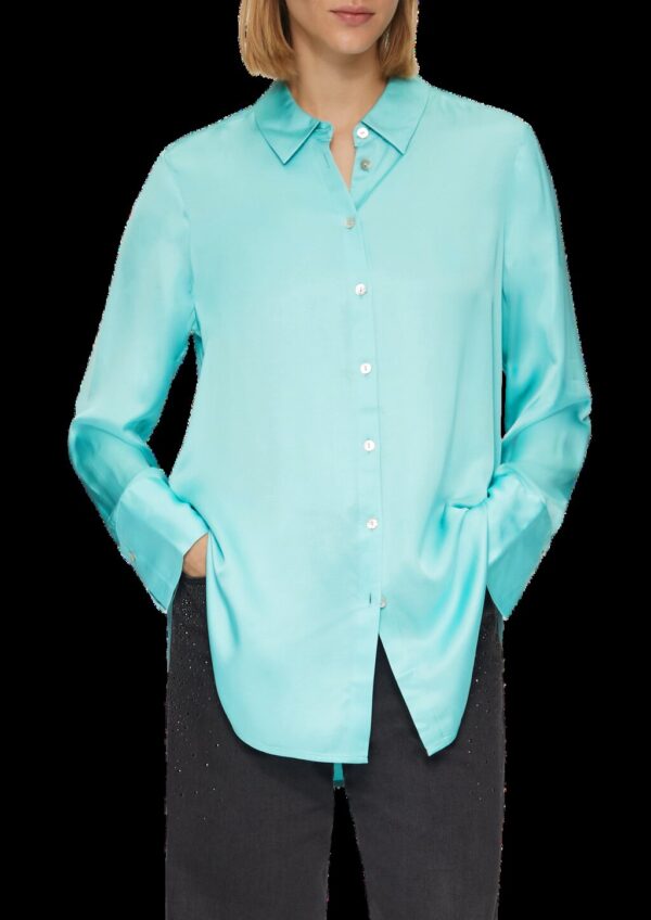 Longbluse aus Viskosesatin mit Perlmuttknöpfen