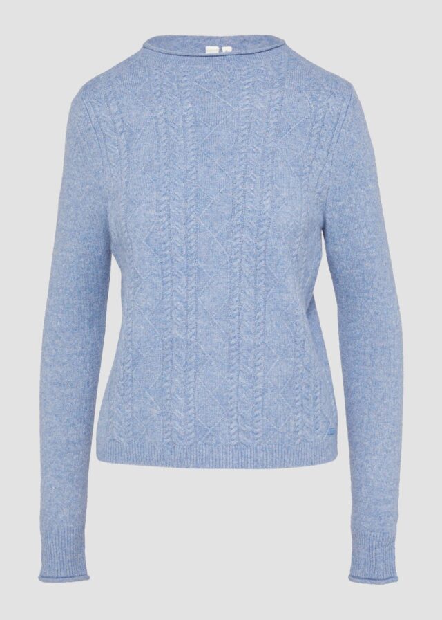 Flauschiger Pullover mit Zopfmuster