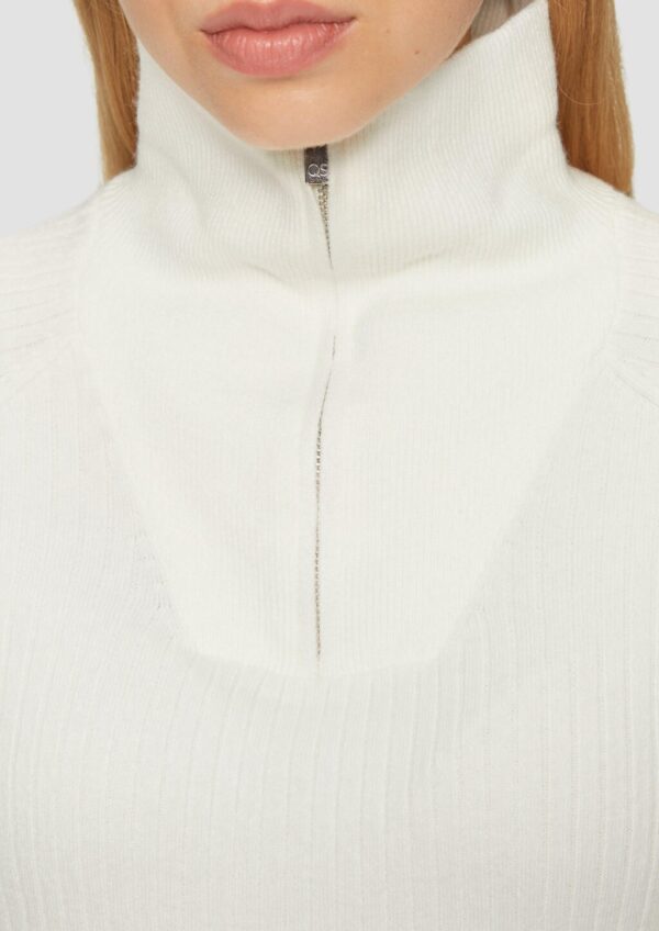 Schmaler Pullover mit Troyer-Kragen