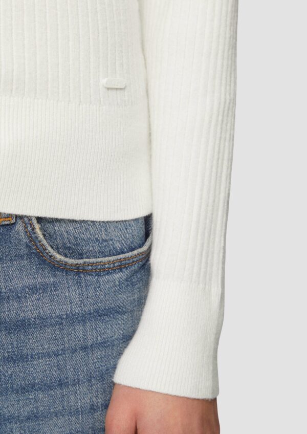 Schmaler Pullover mit Troyer-Kragen