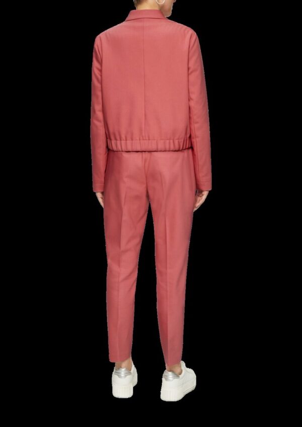 Kurze Jacke aus Baumwollsatin mit aufgesetzten Taschen