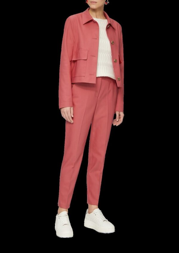 Kurze Jacke aus Baumwollsatin mit aufgesetzten Taschen