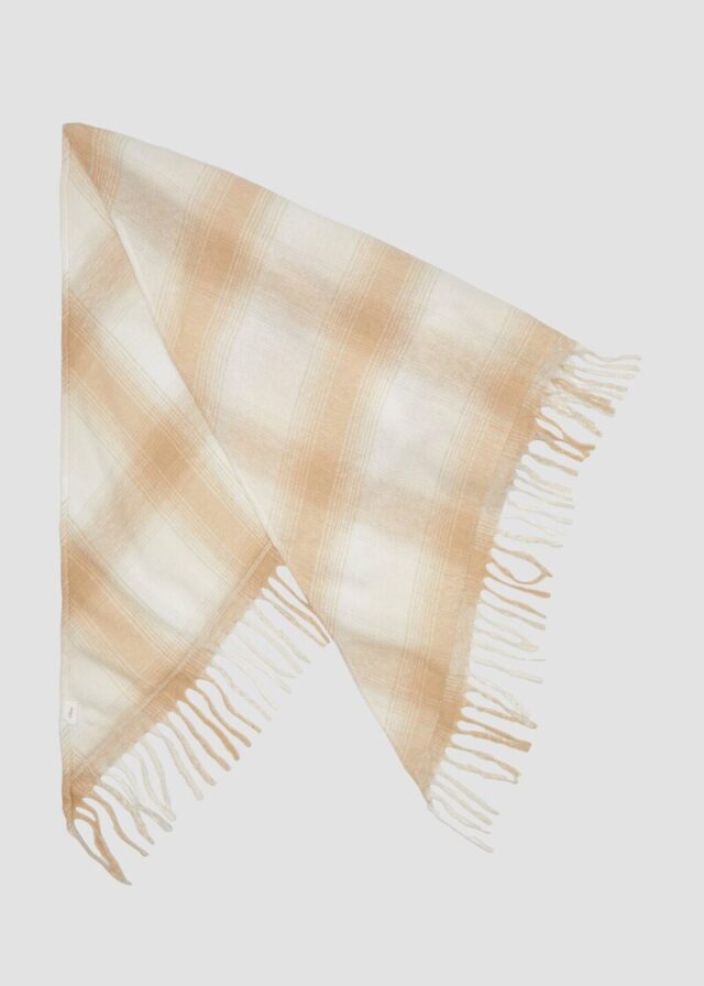Gemusterter Schal mit Fransen