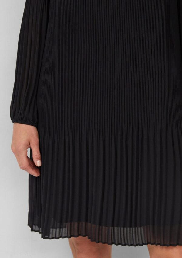 Plissiertes Chiffonkleid