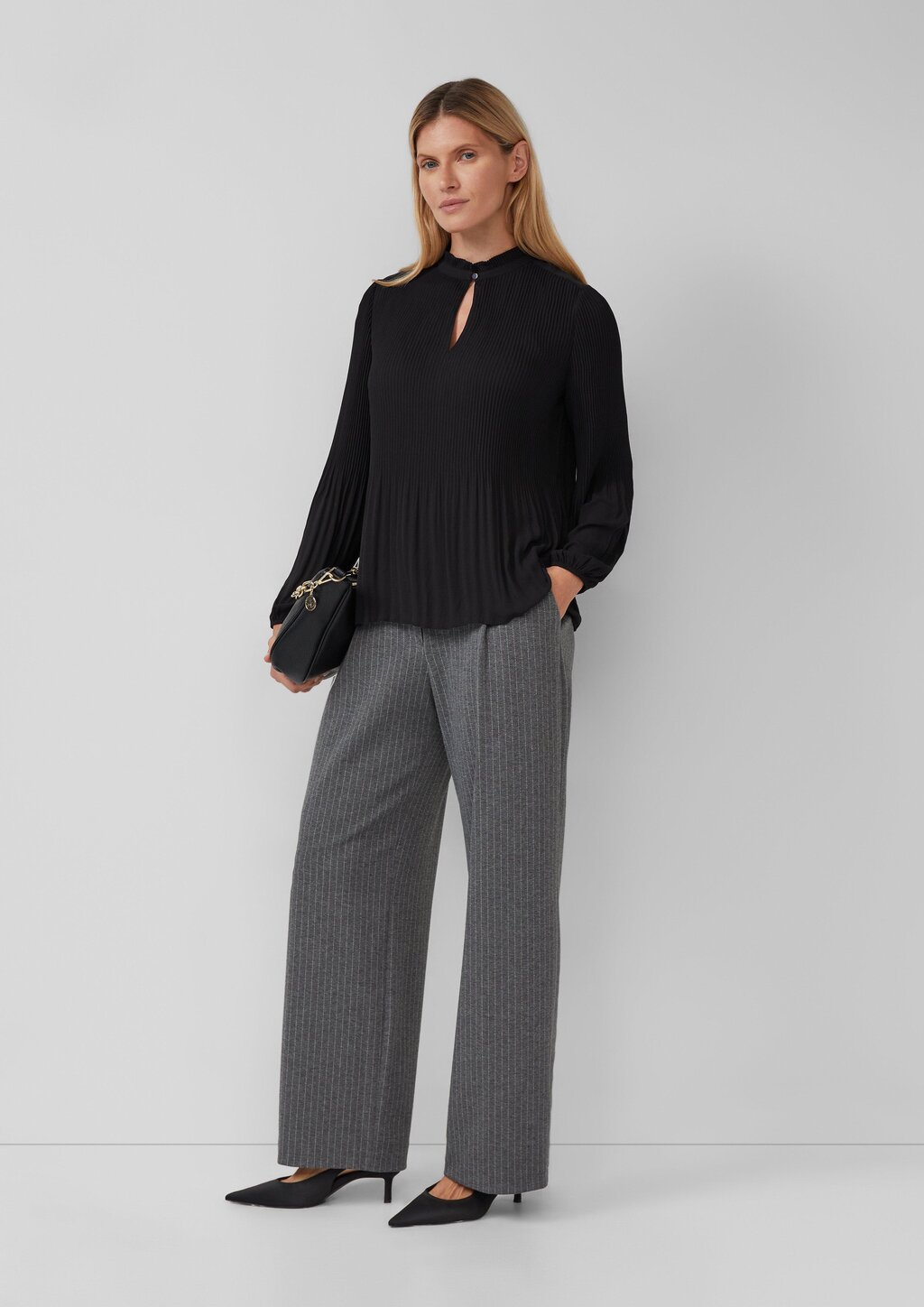 Plissierte Bluse aus Crêpe mit Stehkragen