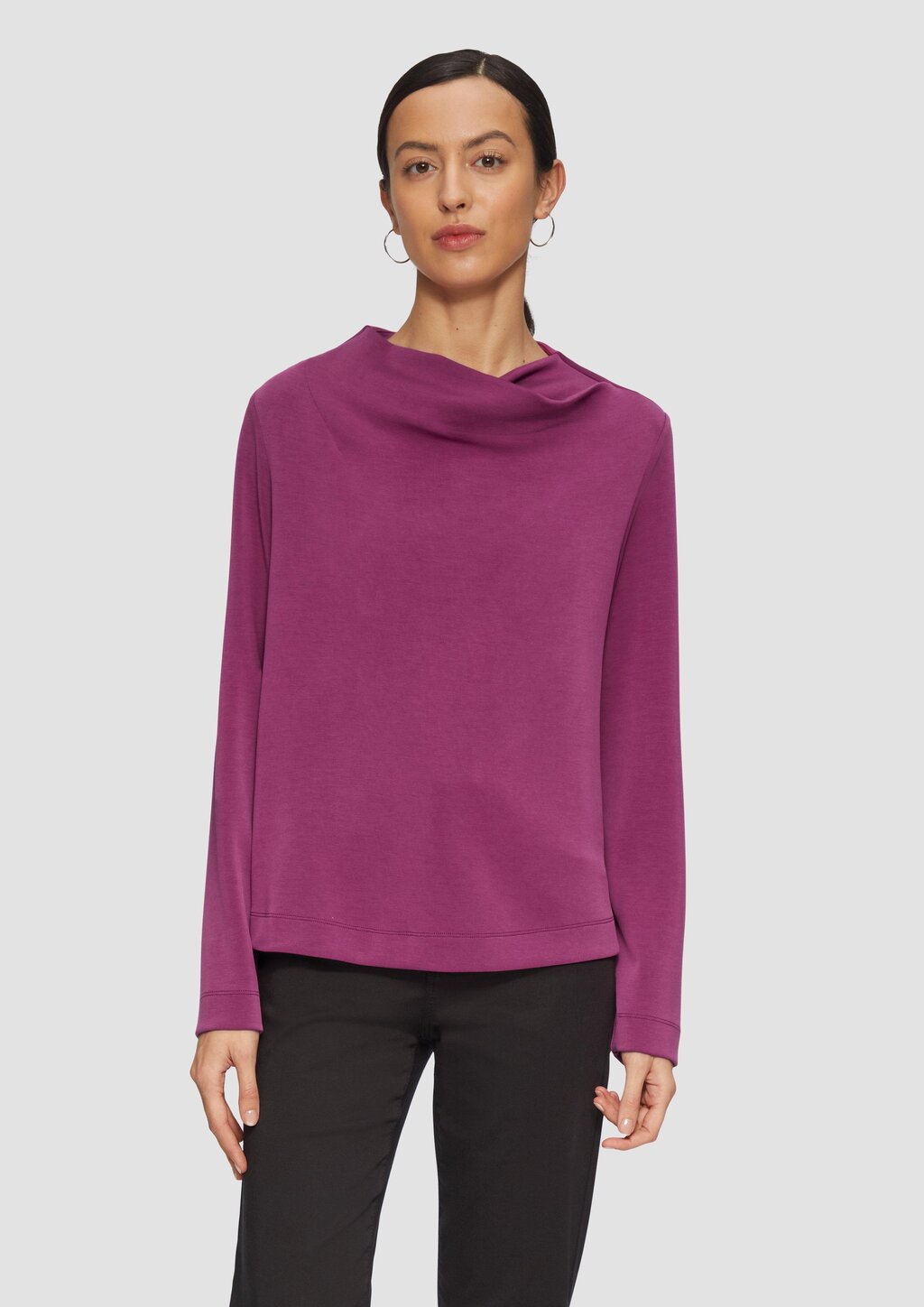 Fließendes Langarmshirt mit Wasserfall-Kragen