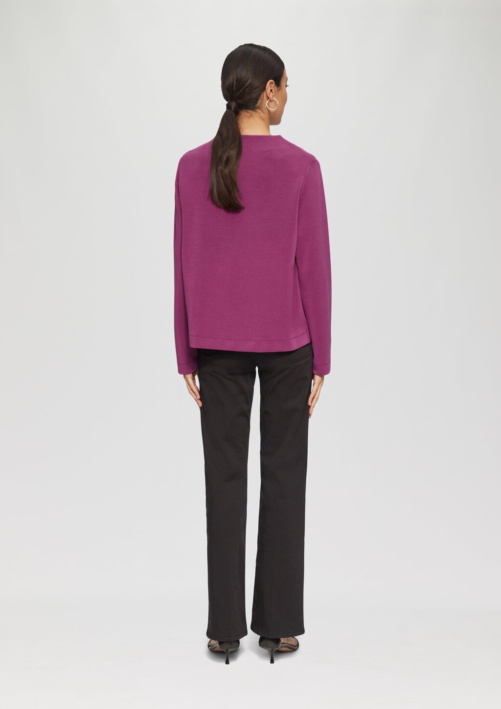 Fließendes Langarmshirt mit Wasserfall-Kragen