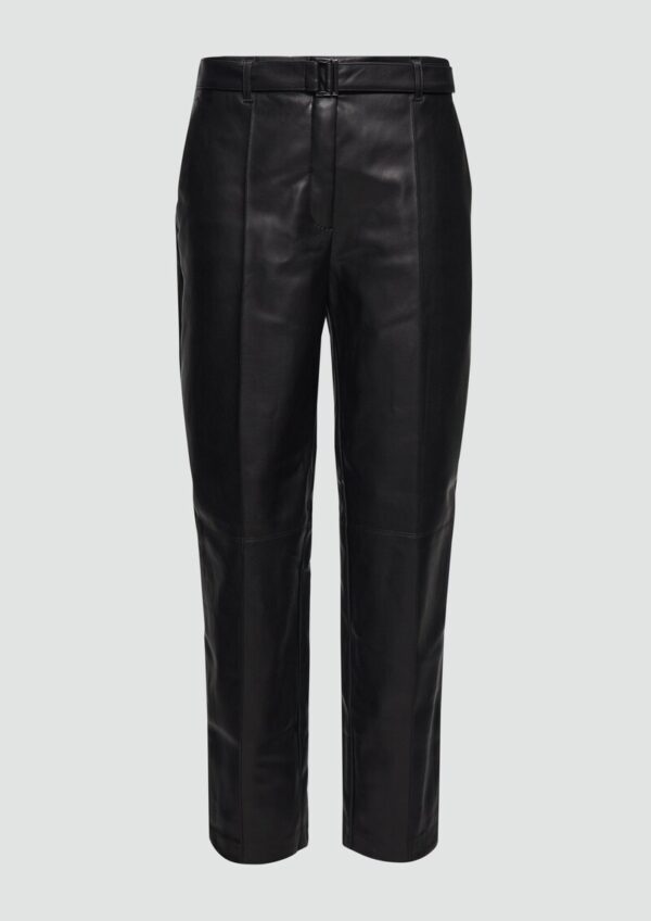 Relaxte Cigarette Pants aus Kunstleder mit Gürtel