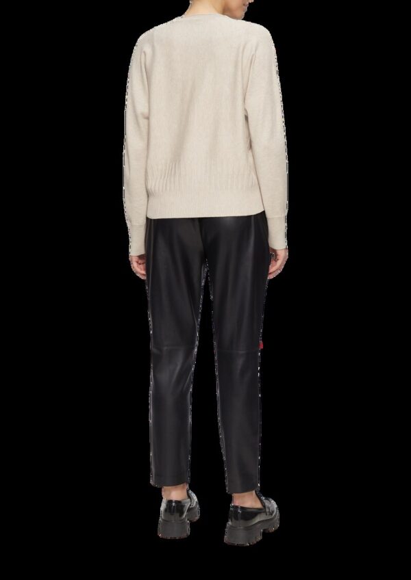 Relaxte Cigarette Pants aus Kunstleder mit Gürtel