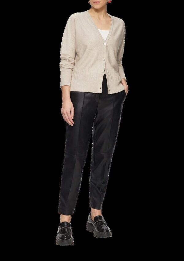 Relaxte Cigarette Pants aus Kunstleder mit Gürtel