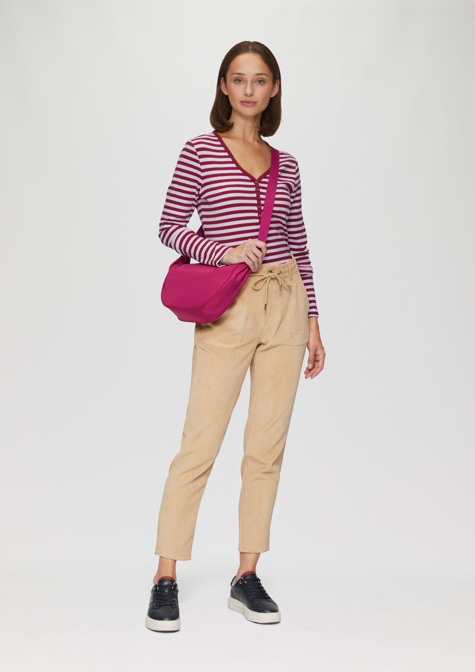 Stretchiges Longsleeve mit Henleyausschnitt