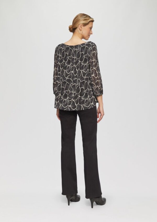 Bluse in feinem Plisée mit abstrakter Musterung