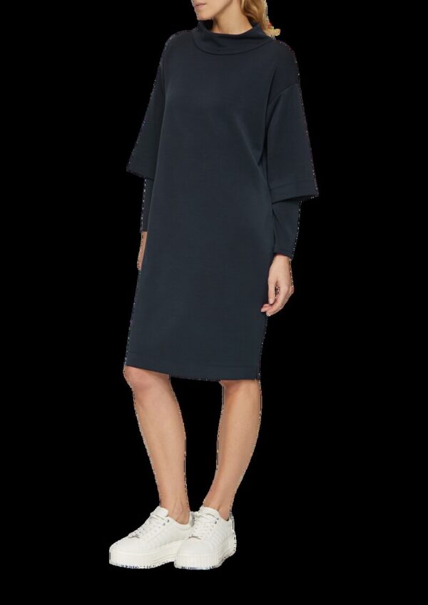 Scuba-Kleid mit Layer Details und Stehkragen