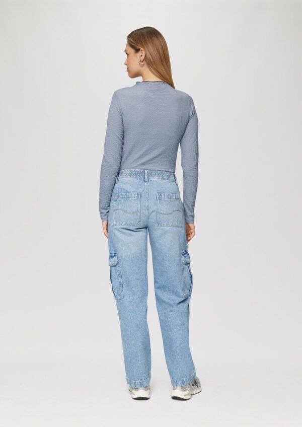 Strukturiertes Longsleeve mit angeschnittenem Stehkragen